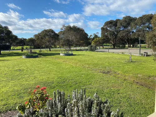 Aggies is a 2 bedroom cottage in a semi rural part of Goolwa. Close to the river