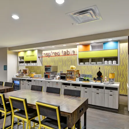 Home2 Suites by Hilton Tampa - USF/Near Busch Gardens Отели рядом с достопримечательностью «Зоопарк Лоури»