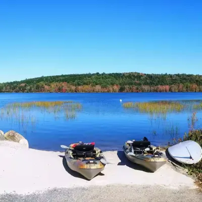 Luxury lakefront dome with private beach, close to nature and town! Hotels in Lunenburg