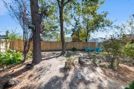 Renovated-Beach Bungalow-Walk to Beach