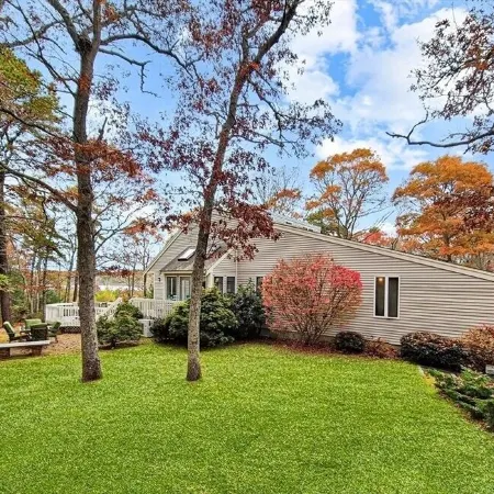 Spacious Lake House for Large Groups w Private Acre+ short path to Lake