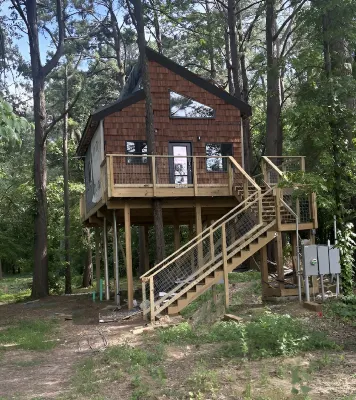 KOOPERS LANDING TREEHOUSE-Brand New build! Casino, Wine trails, National Parks