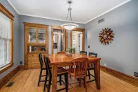 NEW 1st Floor Victorian Flat in Downtown Kalamazoo