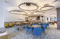 Hilton Garden Inn Cincinnati/Midtown - breakfast