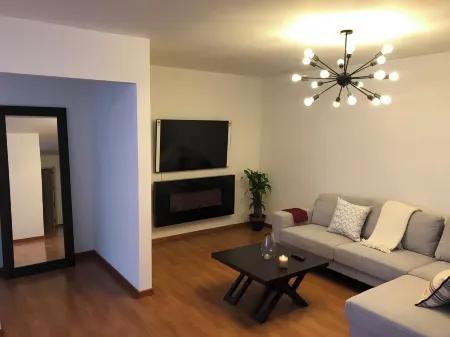 Sunny spacious apartment in Cuenca