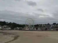 Quiet 4-bedroom house in BINIC, 1 km from the port and beaches. Hotels in Binic