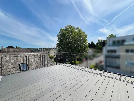 Luxurious 4-room penthouse with jacuzzi, roof terrace, parking space, e-charging station