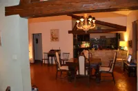 Provencal house in private wooded grounds with swimming pool and tennis court. Sleeps 5. Hotels in Tourtour