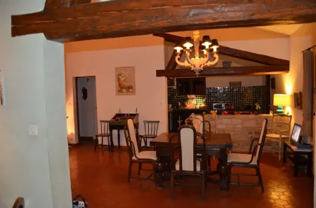 Provencal house in private wooded grounds with swimming pool and tennis court. Sleeps 5.