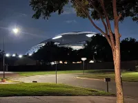 Entertainment District Retreat in Arlington- Short walk to the stadiums!