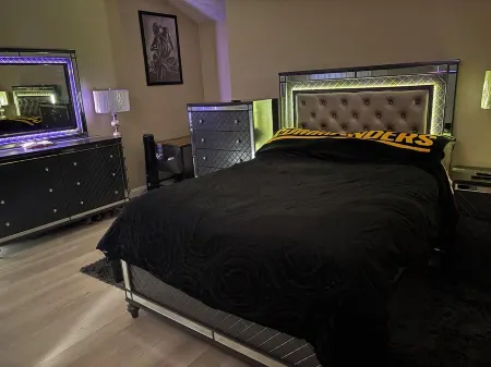 Charming 3BR - 2BA Comfy Home Near Beach, fun & relaxation-Perfect Getaway Spot! Отели в г. Чесапик Ранч Эстейтс-Драм Пойнт