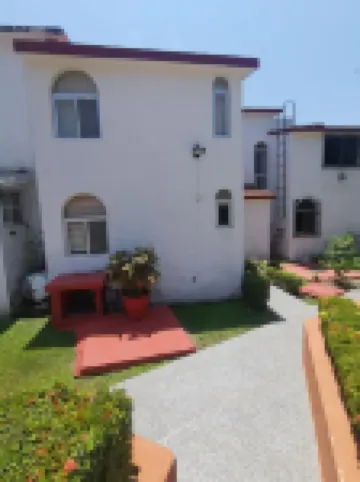 The most beautiful house in Ixtapa in front of the golf course