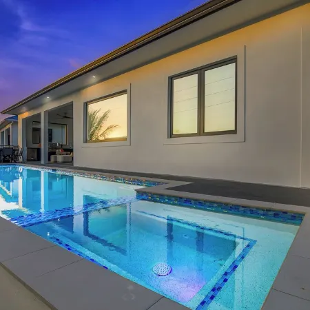 Marco Luxe Retreat / Waterfront