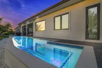 Marco Luxe Retreat / Waterfront