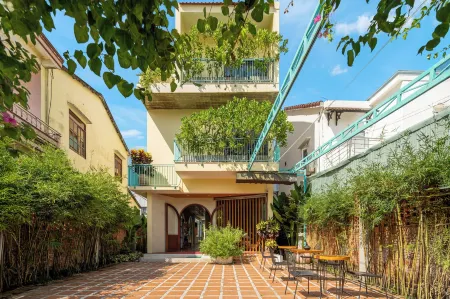 La ALBA Beach Villa Отели рядом с достопримечательностью «Tra Que Vegetable Village»