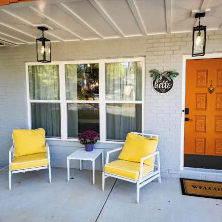 Charming 3-Bedroom House Walkable to Covington Square