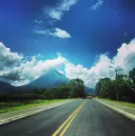 Rustic cabin in La Fortuna/ (Breakfast included)