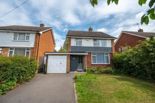 Full House | NEC Free Parking & Netflix Fast Wifi Hotels in Shirley