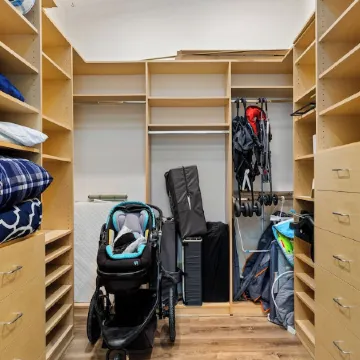 The Tiki House! Heated Pool, Close to the Beach!