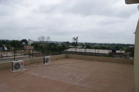 Le Samourai - Entire Modern House in Zanguera near UCAO, Lome with Free WiFi