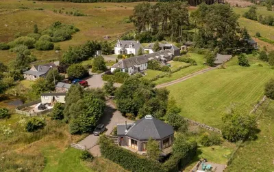 Luxury, secluded, Adult only Treehouse with hot tub, woodburner & stunning views Hotel a