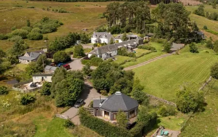 Luxury, secluded, Adult only Treehouse with hot tub, woodburner & stunning views