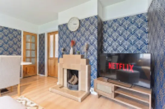 Beautiful 5 Bedroom House with free parking,penn rd Hotels in Aylesbury