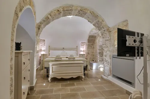Trulli with Jacuzzi pool in the heart of Valle D'Itria