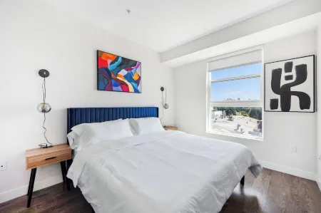 Luxury 1BR with pool, jacuzzi, free parking Отели в г. Беверли-Хиллз