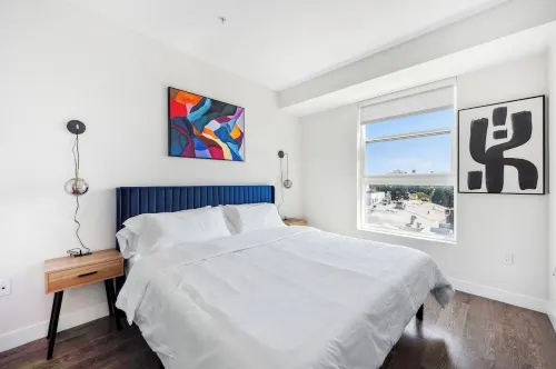 Luxury 1BR with pool, jacuzzi, free parking