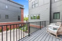 Upscale 4BR Townhome – Walk to Shops & The Monon!