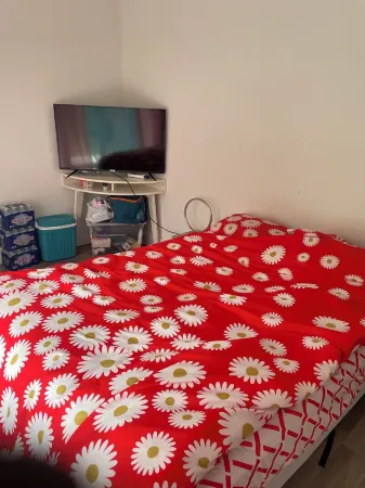 Clean, quiet accommodation with a garden Отели в г. Эврё