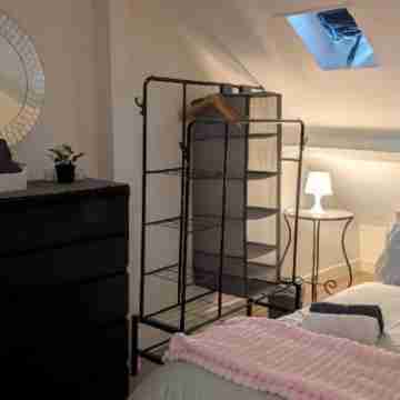 Cosy Modern One Bedroom in Hammersmith Rooms
