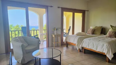 Charming, bright studio apt. with view of the Caribbean Sea, 1-2 guests Hotels in 