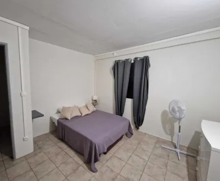 Situé à la compagne et proche de la ville et des grands axes.