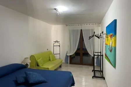 100 meters from the crystal clear sea of Isola delle femmine and a stone's throw from downtown Отели в г. Isola delle Femmine