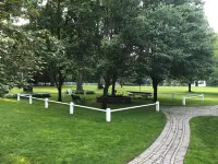 “Carriage House” Walking Distance Private 5 Acres.