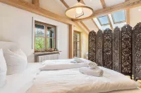 Vacation home with stunning valley & alpine views Hotels near Peak Hill Llamas