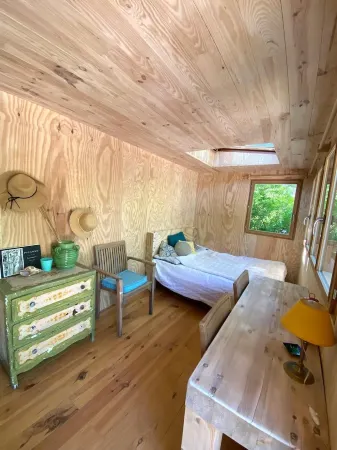 Magnificent Maison bois château park Отели в г. Мезон-Лаффит