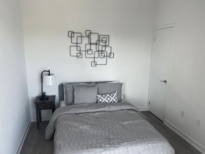 Cozy 2 Bedrooms Full Bath in the New Downtown Vaughan from Subway. One Parking