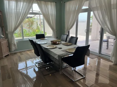 Crystal Resort. 5 mins from beach, 15 Mins to Ocho Rios Centre , Secure, CCTV.