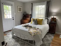 Charming 1950s 3-bedroom house with hot tub and close to amenities in Kerrville!