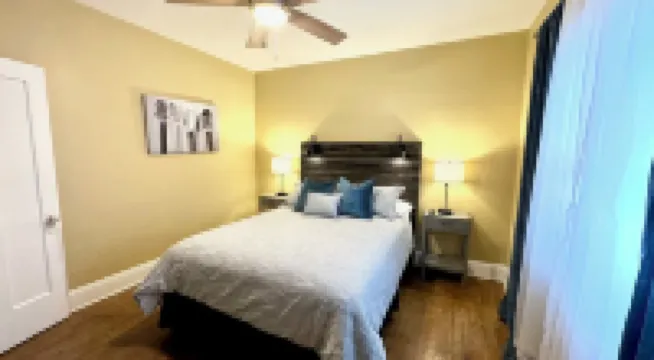 CLE Rock-n-Roll Apartment-CLE Clinic Long Term Stays Welcomed 謝克海茨酒店