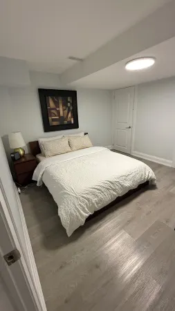 Brand new 2 bedroom basement apartment Отели в г. Дарем Риджинал Мунисипалити