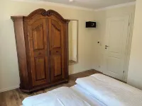 Vacation apartment "Burgweg" in the old winery Hotels in Großkarlbach