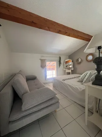 Mazet 35m2+garden+climate+pool+parking+private domain+tennis Отели в г. Коголен