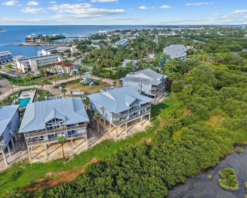 The Crane's Nest: Charming Waterfront Retreat Hotels in Cedar Key