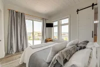 Fire Island White House - Ocean Bay Park 5 Bedroom Bayview Home - Sleeps 18! Hotels near Robert Moses State Park - Long Island