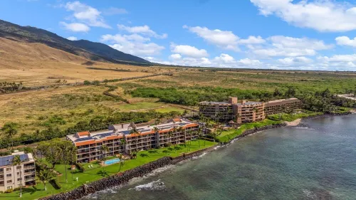 Paradise in Stunning Penthouse with A/C, parking, sleeps 6!Lauloa # 405
