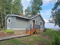 The Lily Pad: Newly Renovated, Lakefront Retreat on Shawano Lake, Sleeps 6 Hotels in Wescott